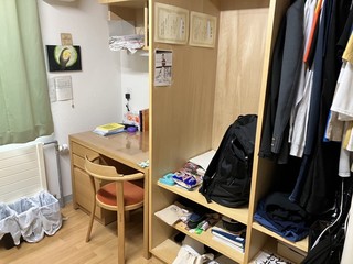 男子寮の室内